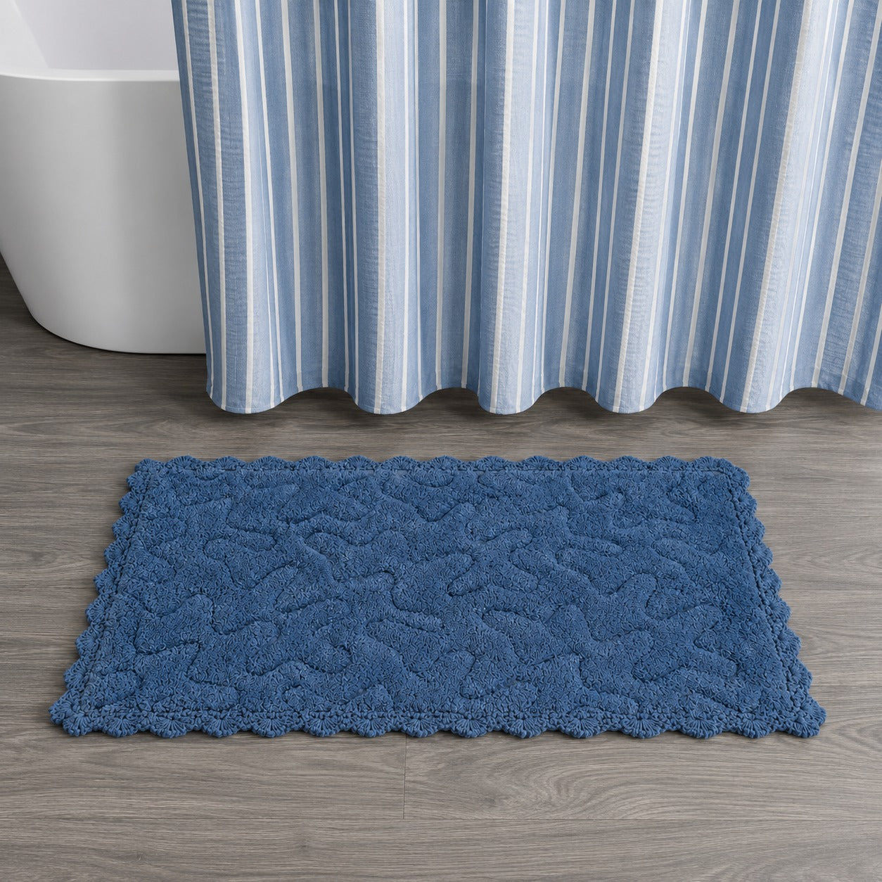 |Dwaar Floor Mat in blue by Of Earth